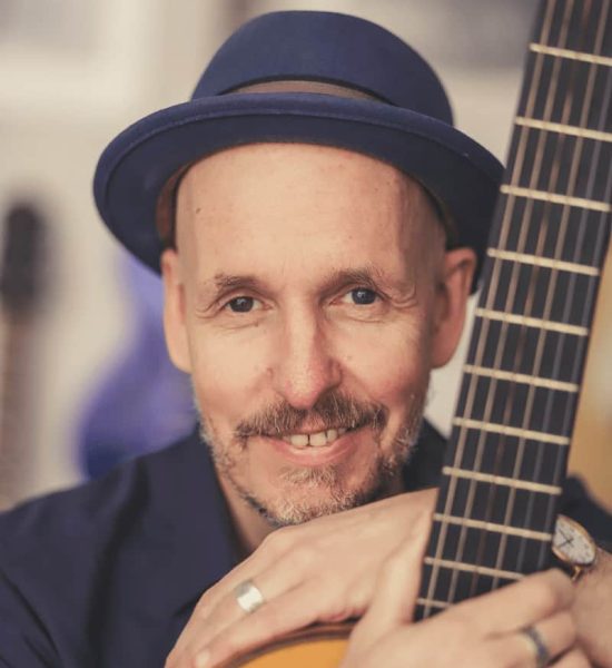 maestro_ernesto_gitarre_1 maestro_ernesto_gitarre_1